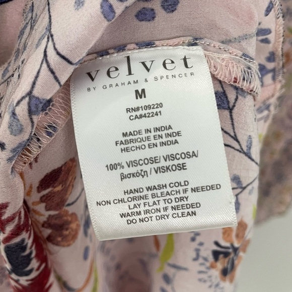 Velvet by Graham & Spencer Angel Floral Print Blouse Size Medium Office Casual 4 - Picture 7 of 8